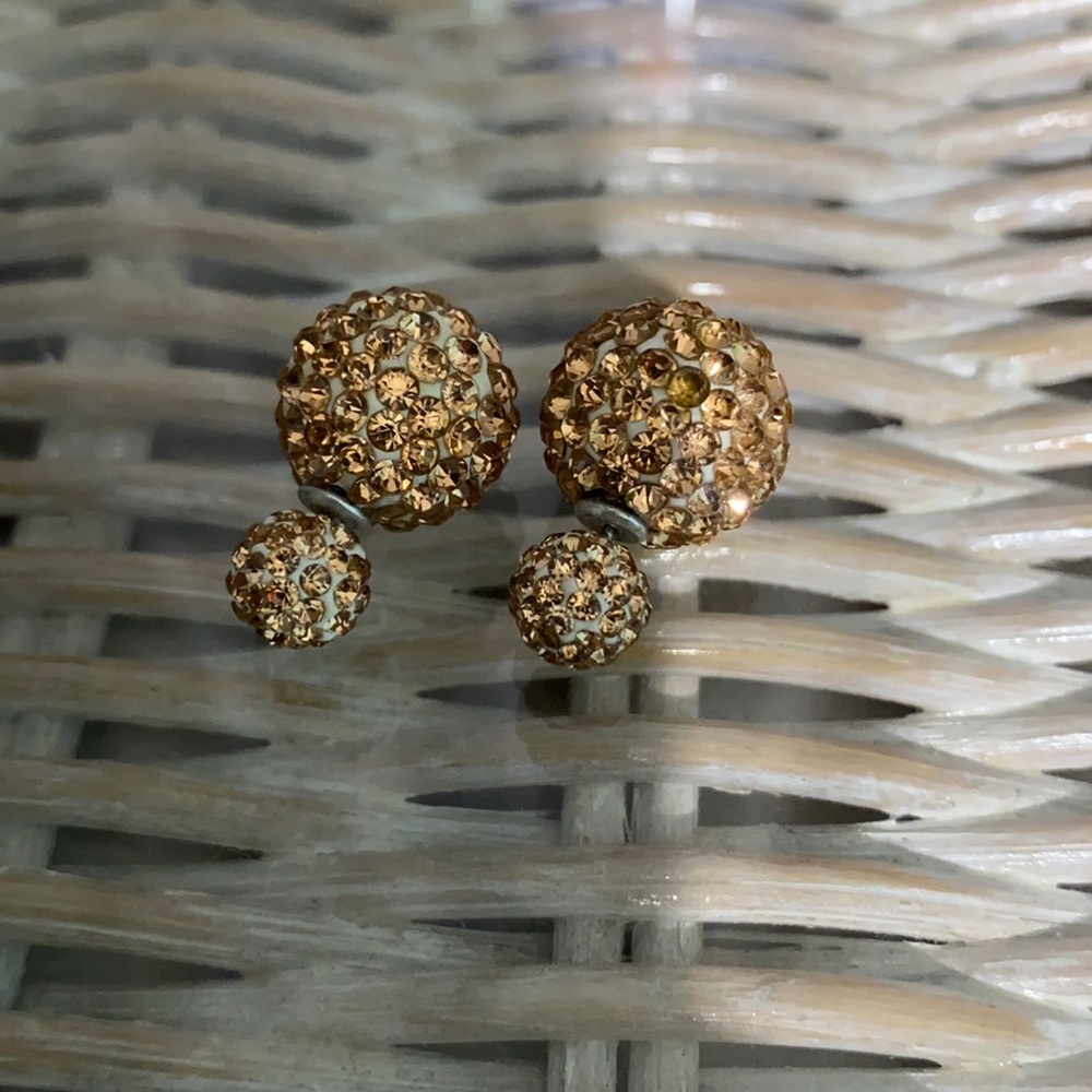 gold studs